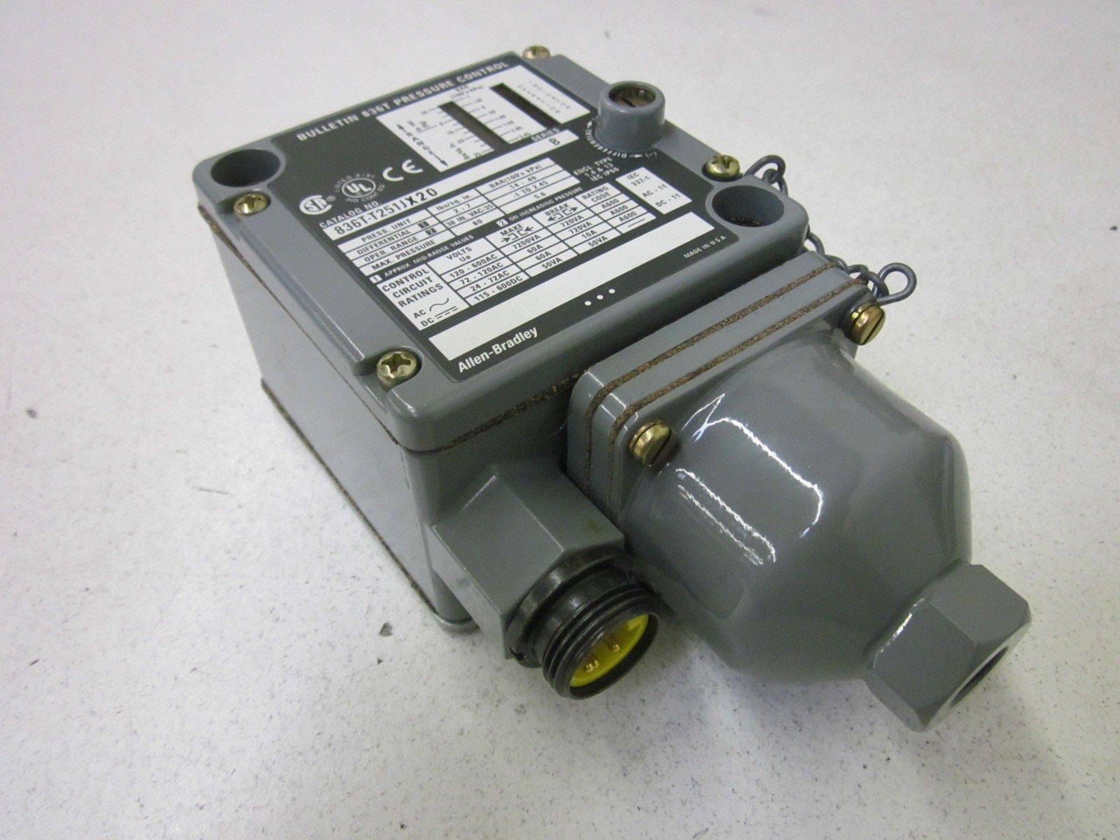 ALLEN BRADLEY 836T-T251JX20 SER.B *NEW NO BOX*