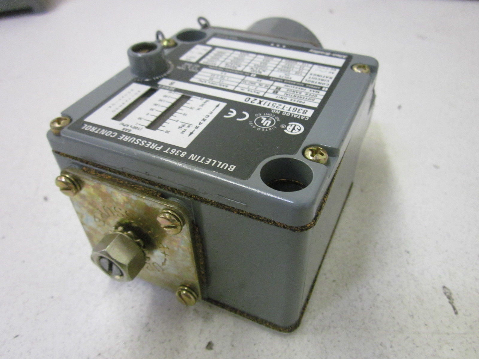 ALLEN BRADLEY 836T-T251JX20 SER.B *NEW NO BOX*