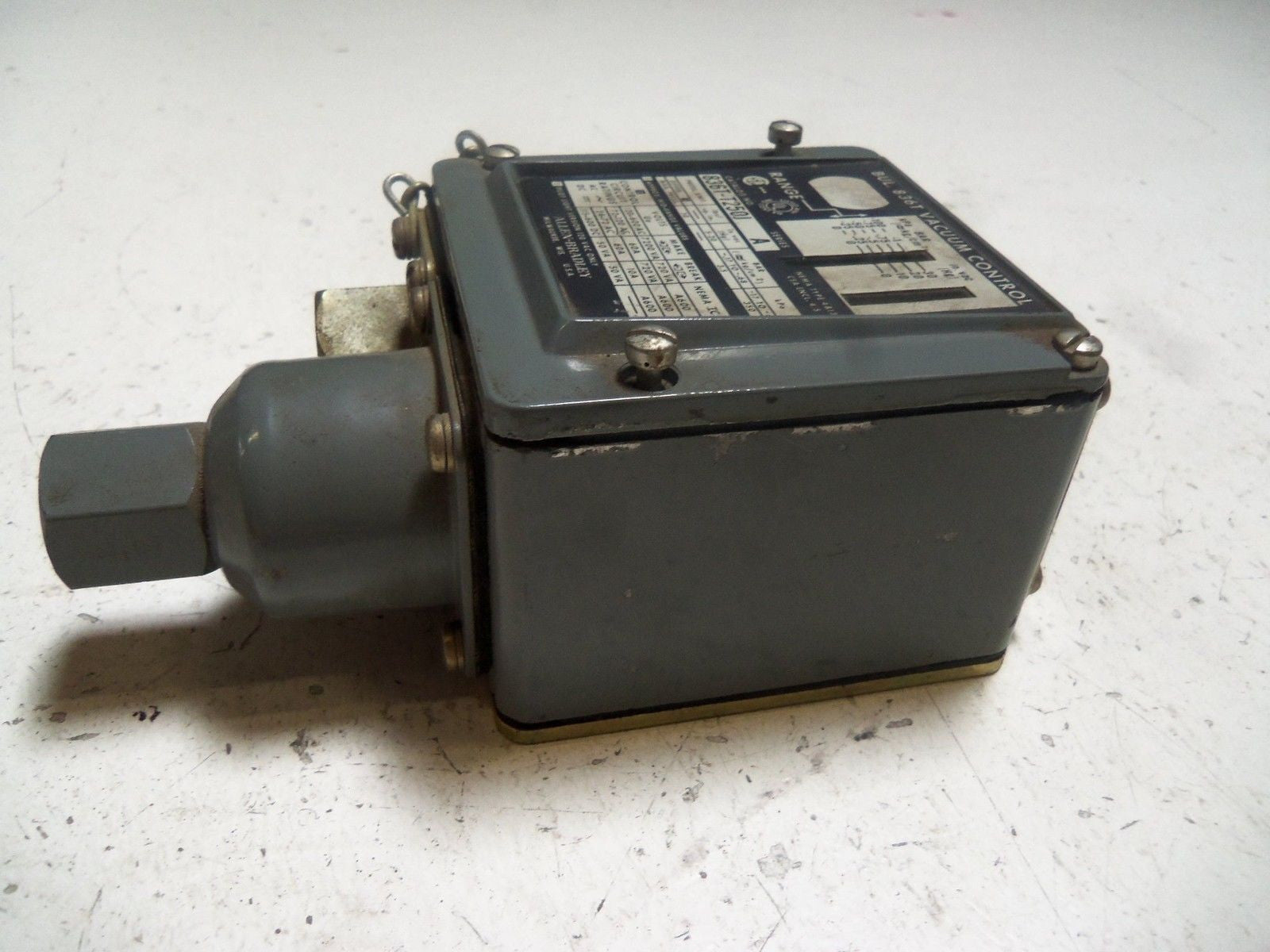 ALLEN BRADLEY 836T-T250J SER. A VACUUM CONTROL *USED*