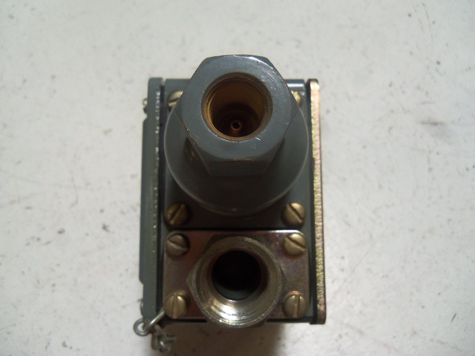 ALLEN BRADLEY 836T-T250J SER. A VACUUM CONTROL *USED*