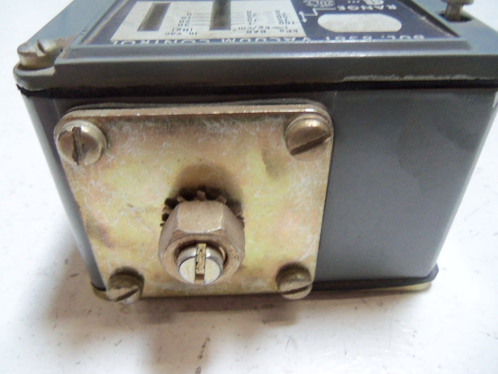 ALLEN BRADLEY 836T-T250J SER. A VACUUM CONTROL *USED*