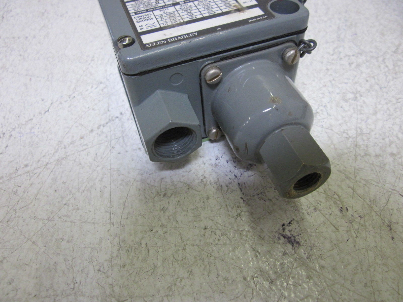 ALLEN BRADLEY 836T-T253J SER.A  PRESSURE CONTROL SWITCH  *USED*