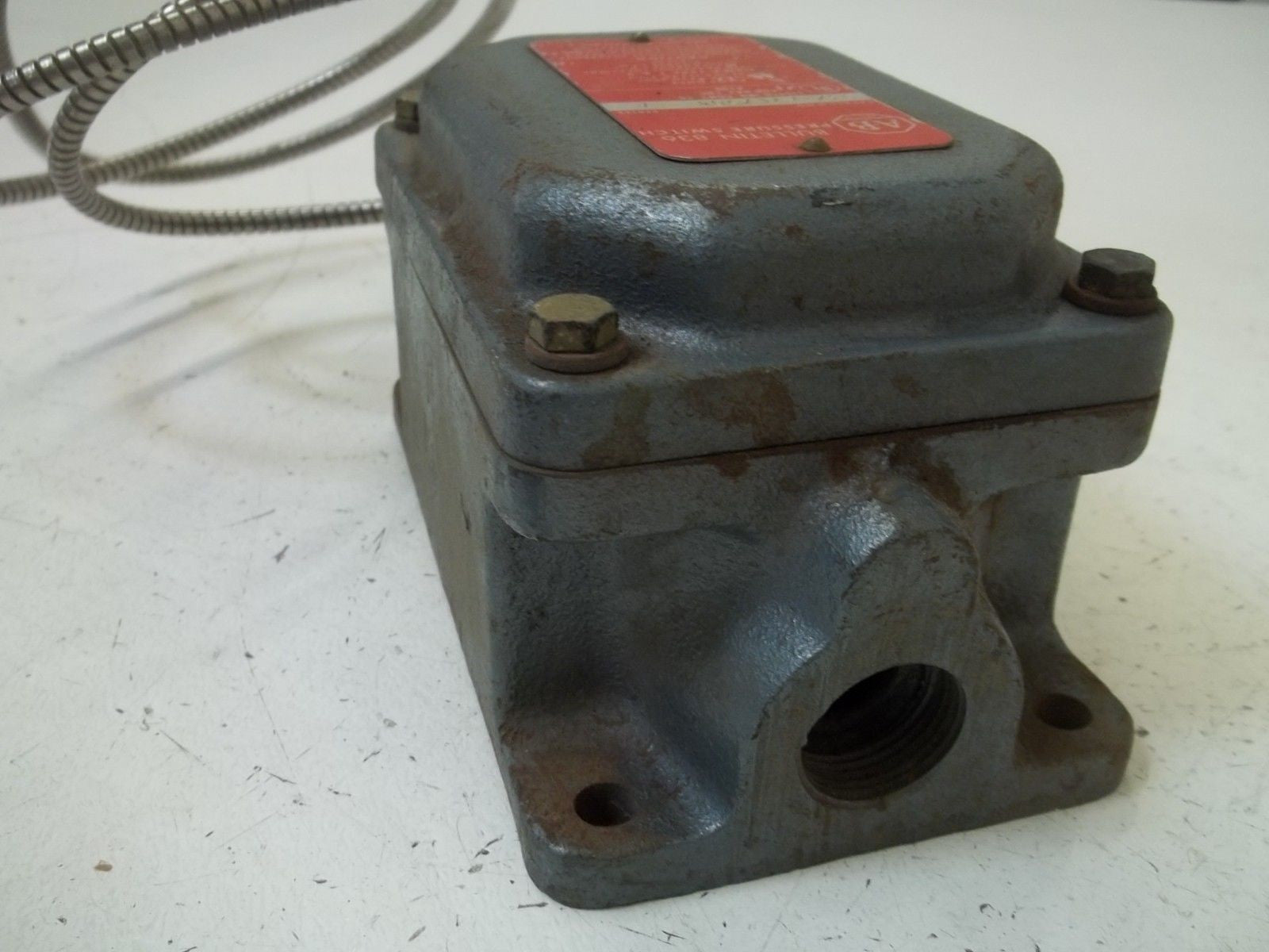 ALLEN BRADLEY 837-A7EX904 SER.A PRESSURE SWITCH (AS IS)*USED*