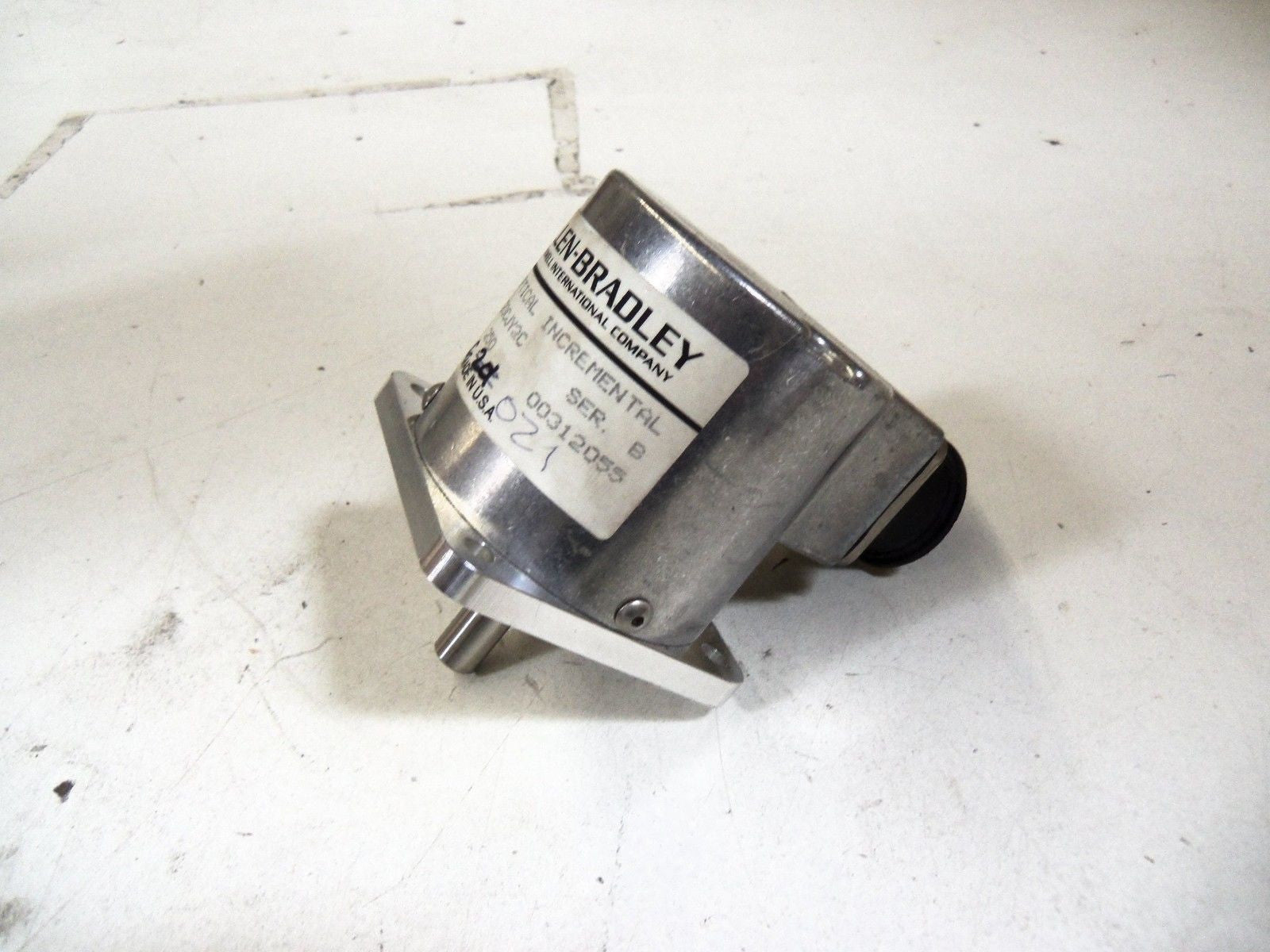 ALLEN BRADLEY 845H-SJDZ23CJY2C SERIES B *USED*