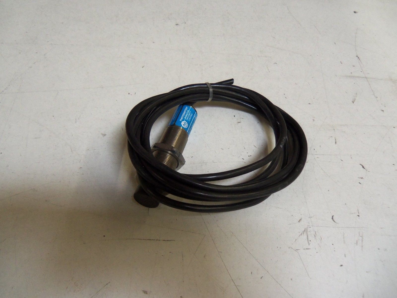 ALLEN BRADLEY 871C-N8B18 SERIES B *USED*