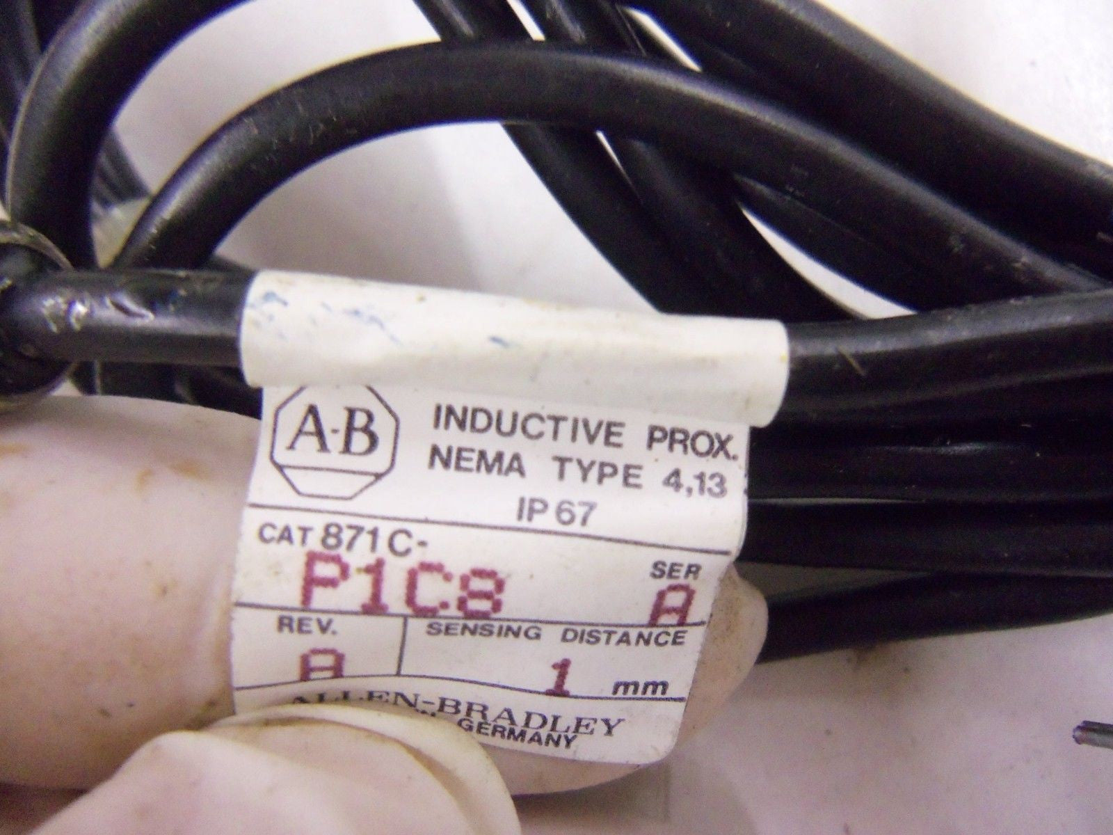 ALLEN BRADLEY 871C-P1C8 SERIES A  *USED*