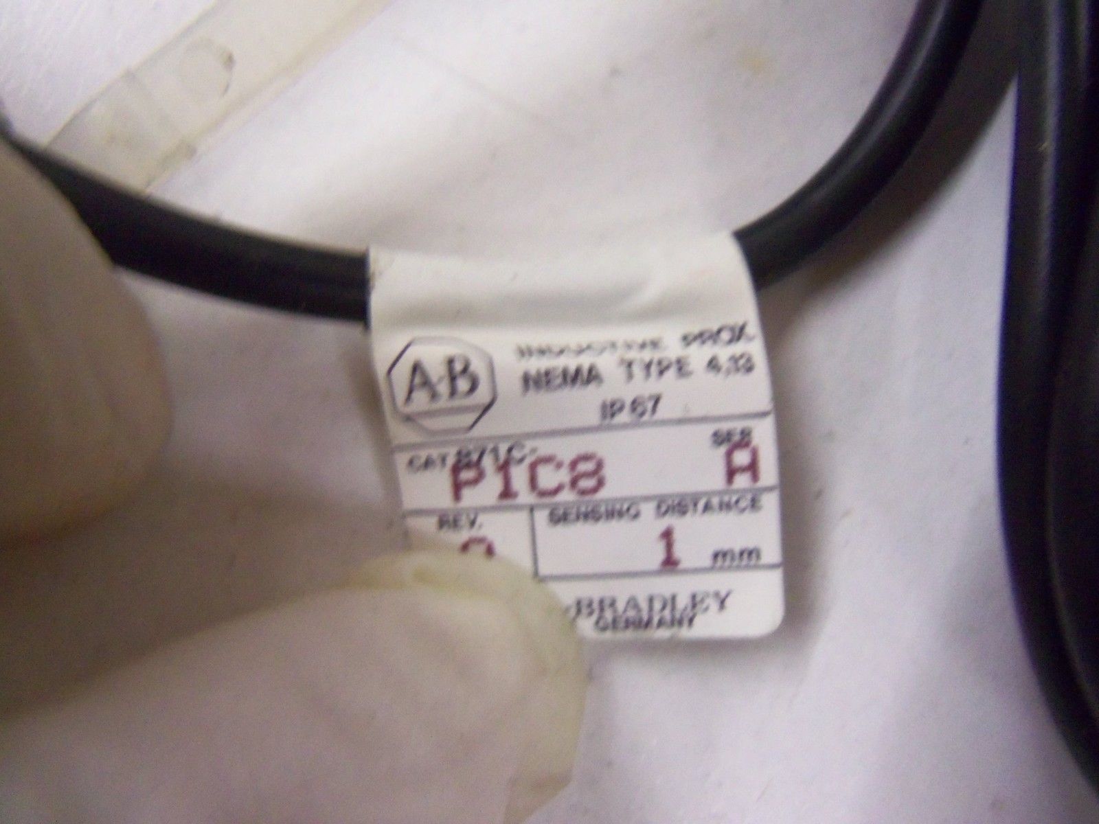 ALLEN BRADLEY 871C-P1C8 SERIES A *NEW NO BOX*
