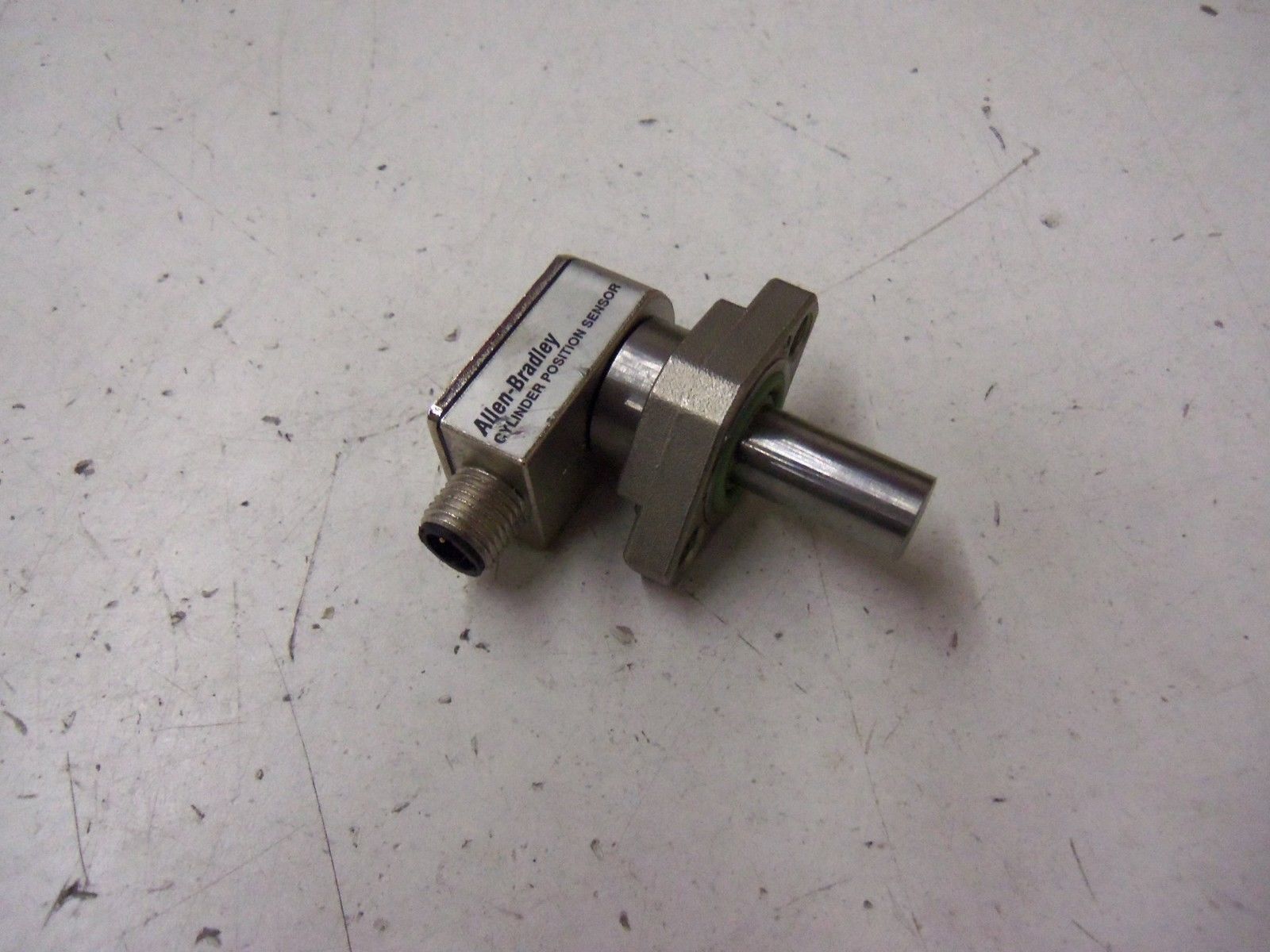 ALLEN BRADLEY 871D-BW2N260-R3 SERIES A *USED*