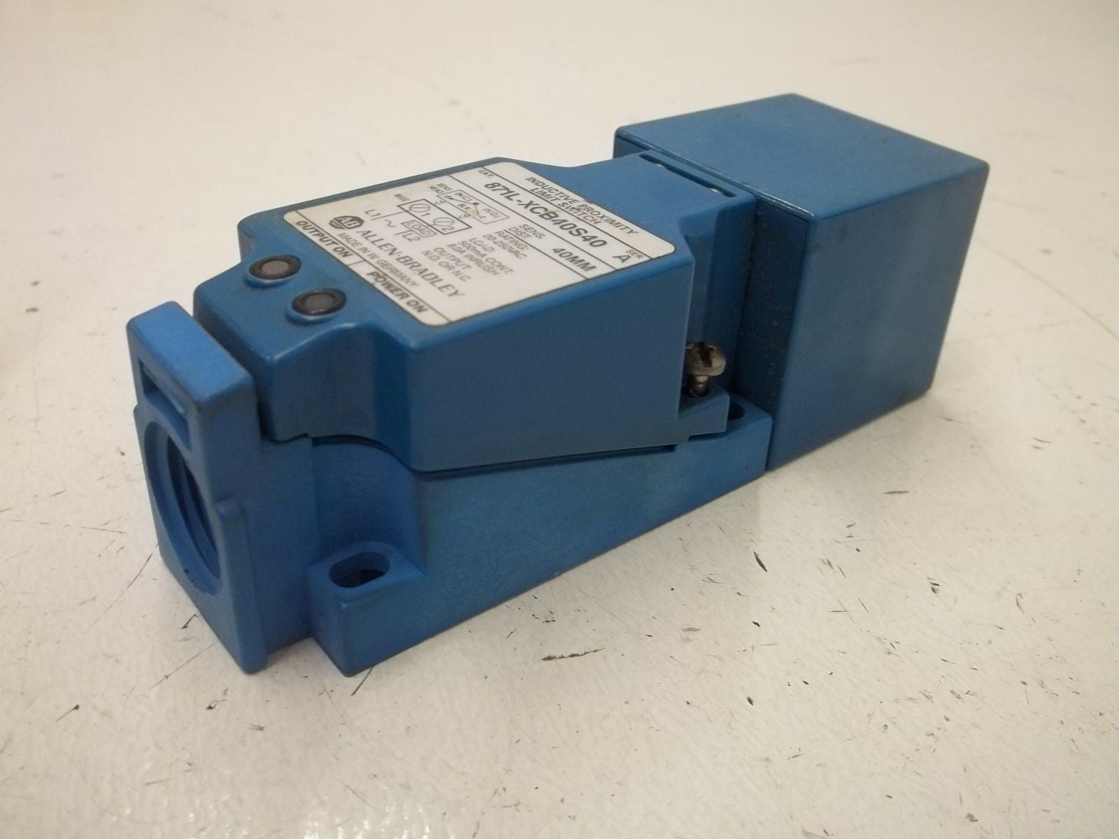 ALLEN BRADLEY 871L-CXB40S40 SER.A INDUCTIVE PROXIMITY LIMIT SWITCH *USED*