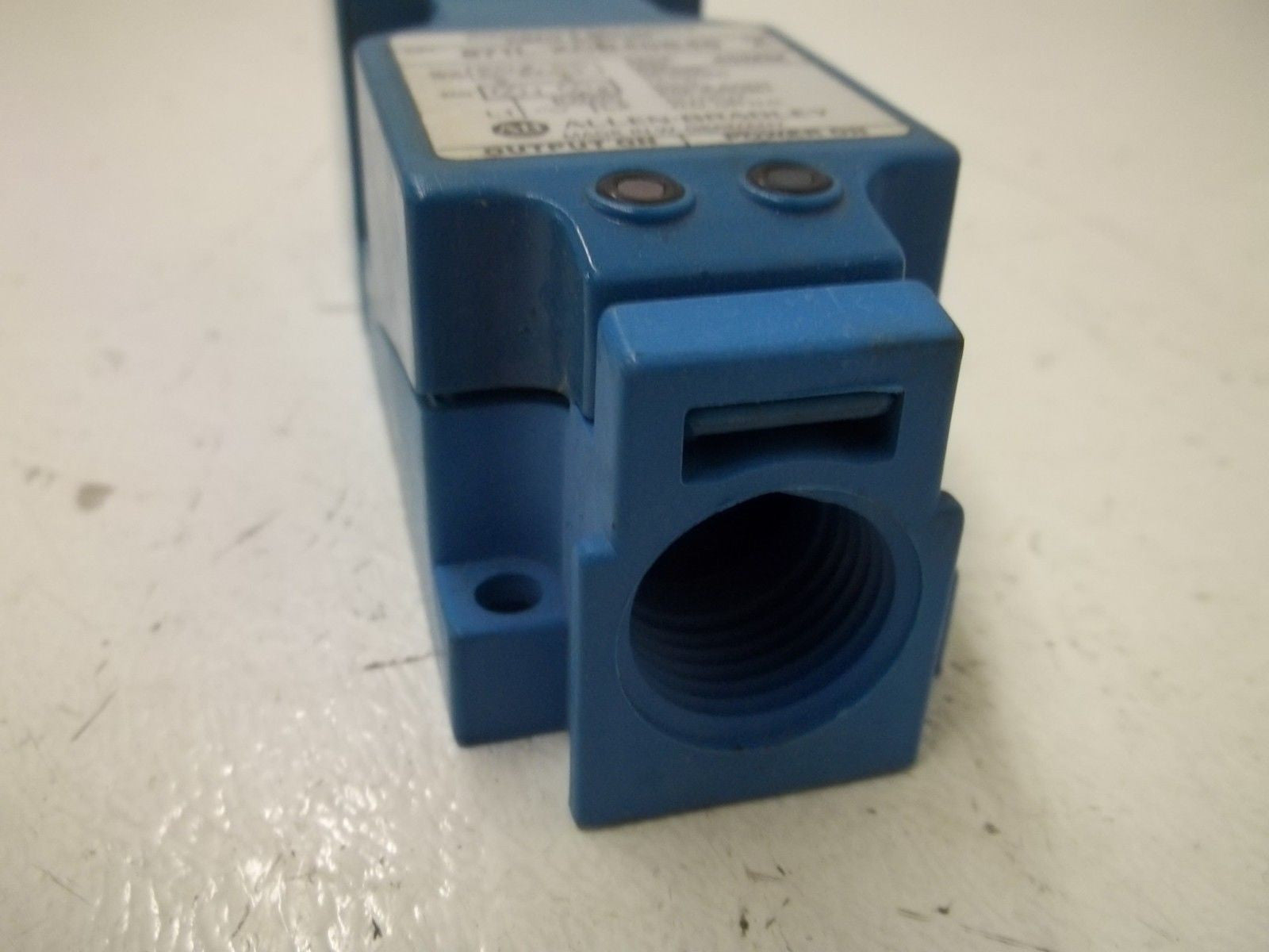 ALLEN BRADLEY 871L-CXB40S40 SER.A INDUCTIVE PROXIMITY LIMIT SWITCH *USED*