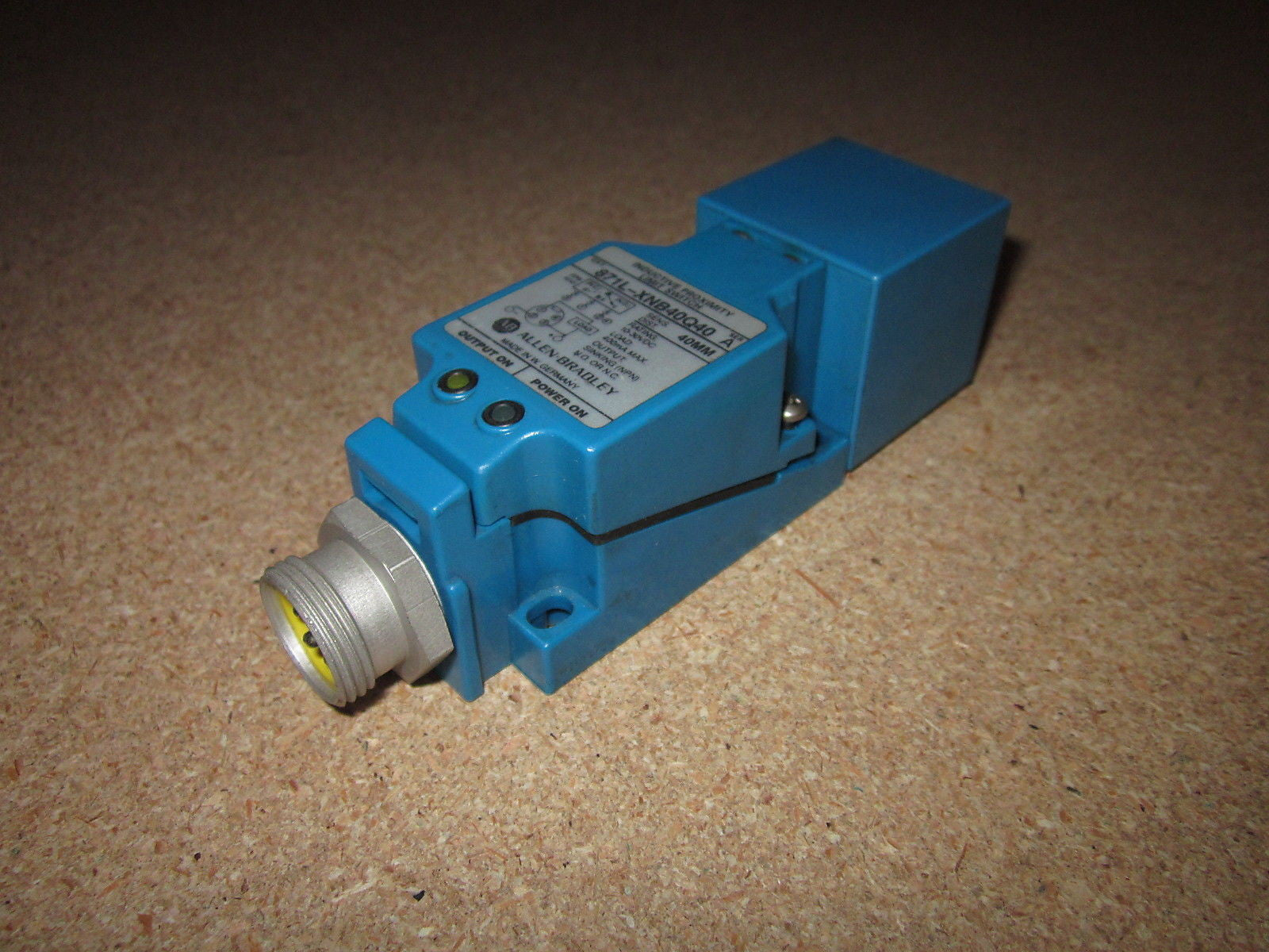 ALLEN BRADLEY 871L-XNB40Q40 SER. A *NEW NO BOX*