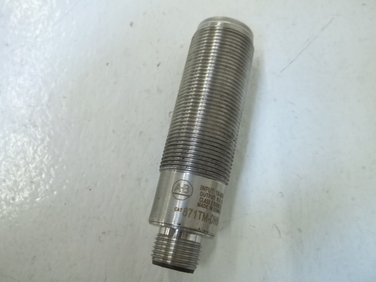 ALLEN BRADLEY 871TM-DH5NP18-D4 SER.A PROXIMITY SENSOR *USED*
