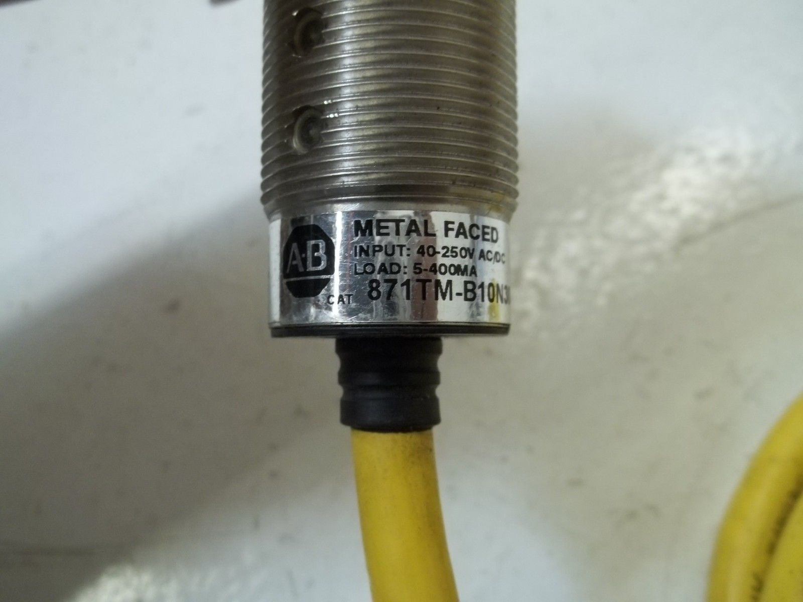 ALLEN BRADLEY 871TM-B10N30-H2 SER.A *USED*