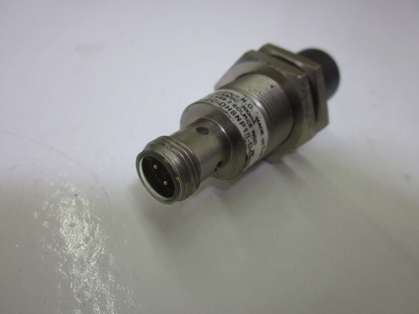 ALLEN BRADLEY 872C-DH8NP18-D4 SER.C *USED*