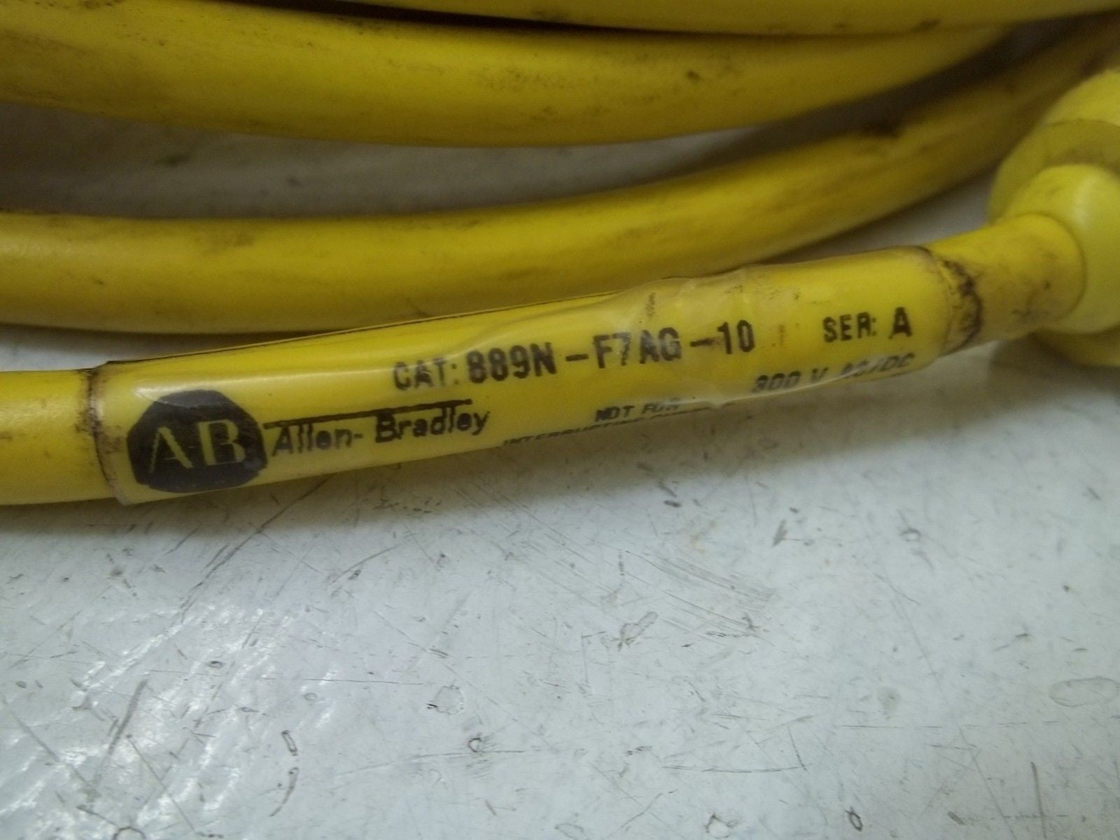 ALLEN BRADLEY 889N-F7AG-10 SER.A CABLE *USED*