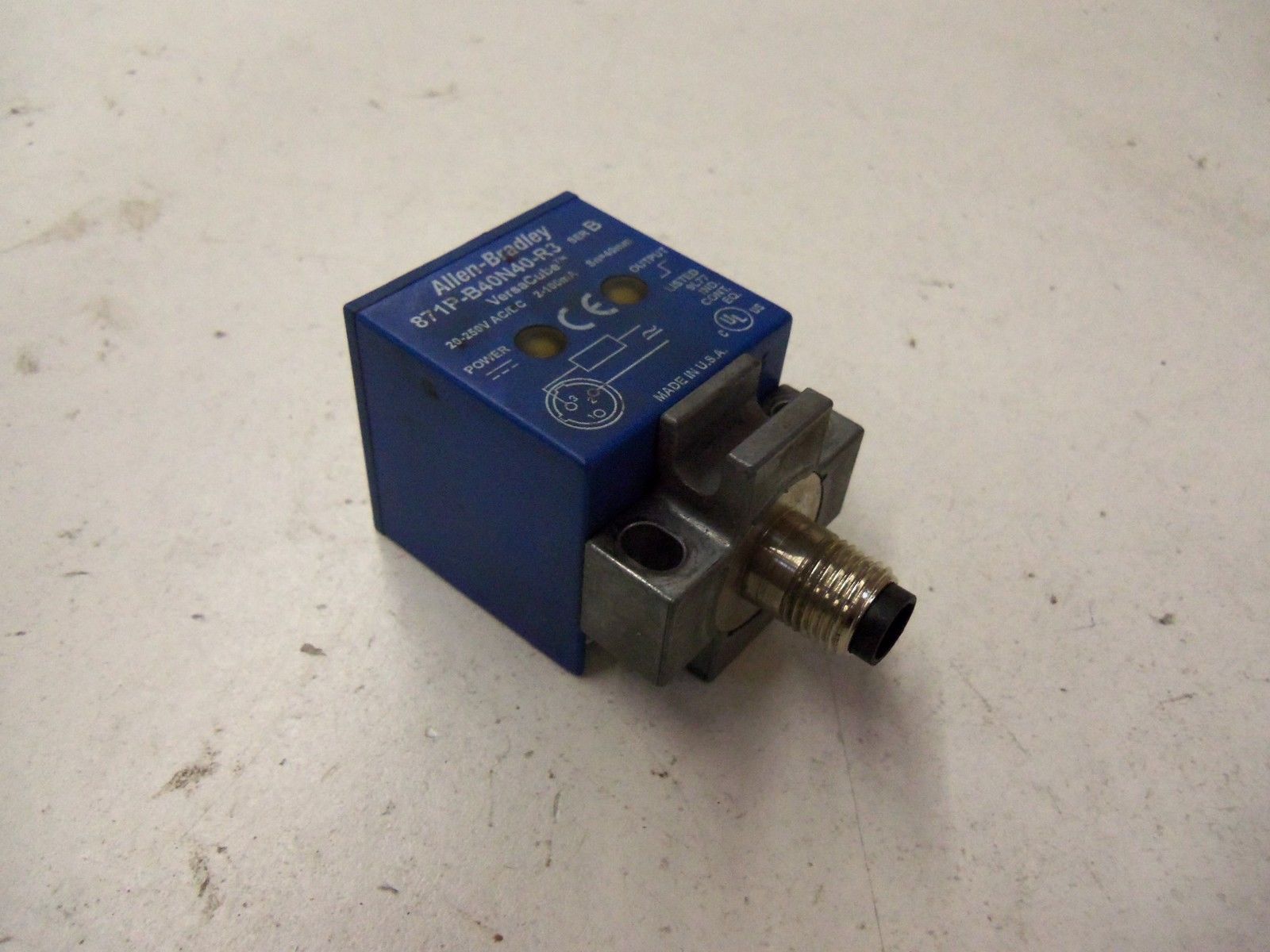 ALLEN BRADLEY INDUCTIVE PROXIMITY SENSOR 871P-B40N40-R3 SERIES B *USED*
