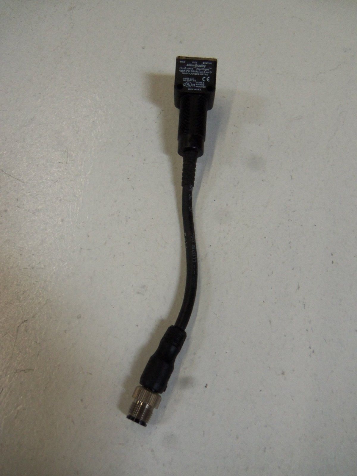 ALLEN BRADLEY PHOTOELECTRIC SENSOR 3M POLORIZED 42EF-P2LDB-F5 SERIES A *USED*