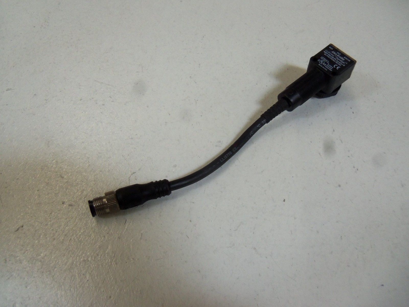 ALLEN BRADLEY PHOTOELECTRIC SENSOR 3M POLORIZED 42EF-P2LDB-F5 SERIES A *USED*