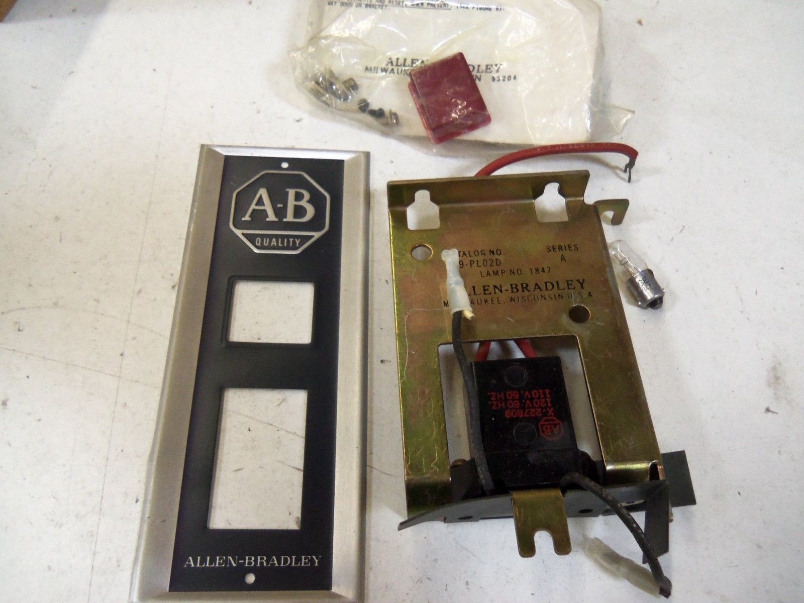 ALLEN BRADLEY PILOT DEVICE KIT 599-PL0AD SERIES A *NEW IN BOX*