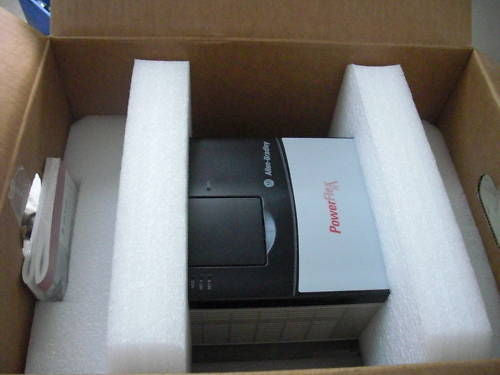 ALLEN BRADLEY POWER FLEX 70 20AE011A0AYNNNNN SERIES A  *NEW IN BOX*