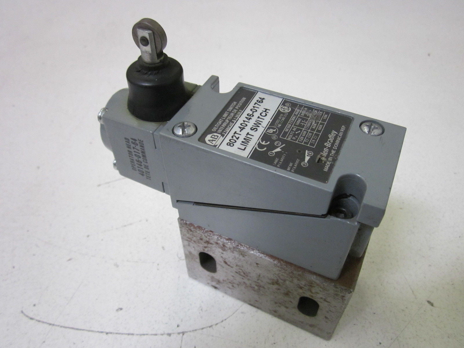 ALLEN BRADLEY 802T-40146-01764  *USED*