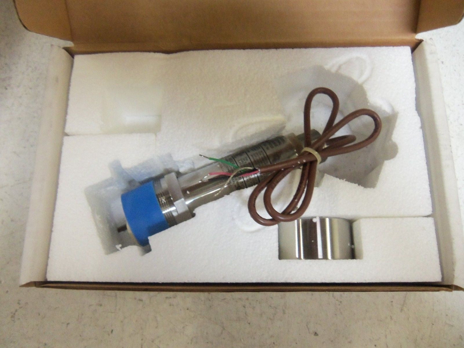 AMETEK PRESURE TRANSMITTER  851FG0100NHS-CS *NEW IN BOX*