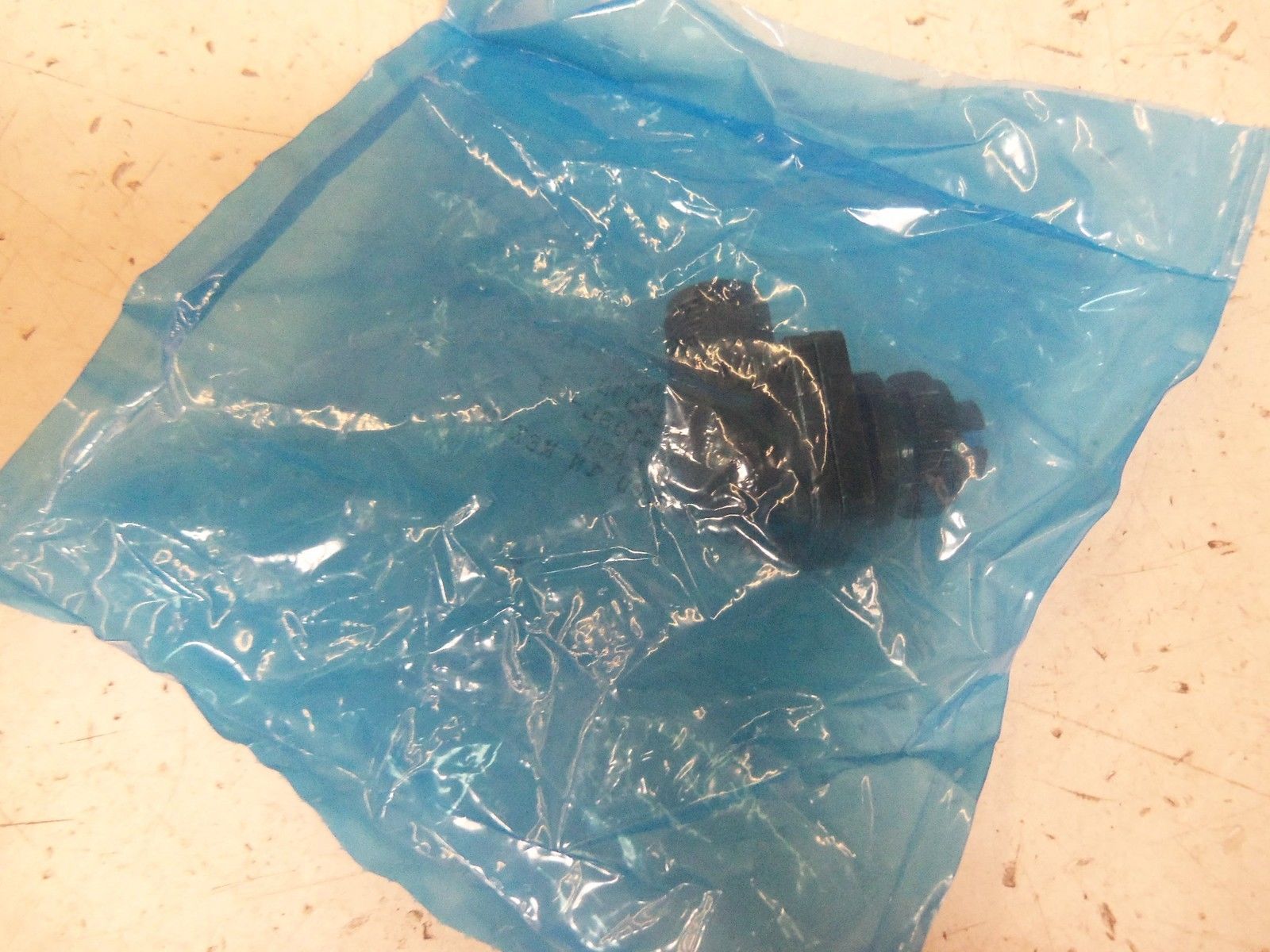AMPHENOL 10-820102-03S *NEW IN BAG*