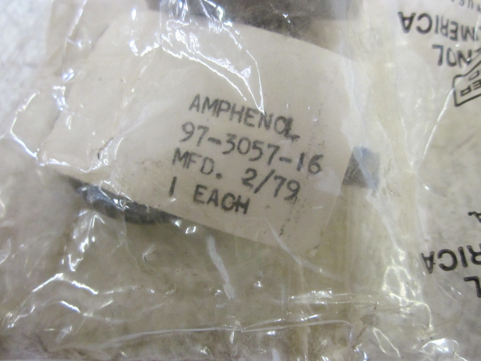 AMPHENOL 97-3057-16 CONNECTOR * NEW IN FACTORY BAG *