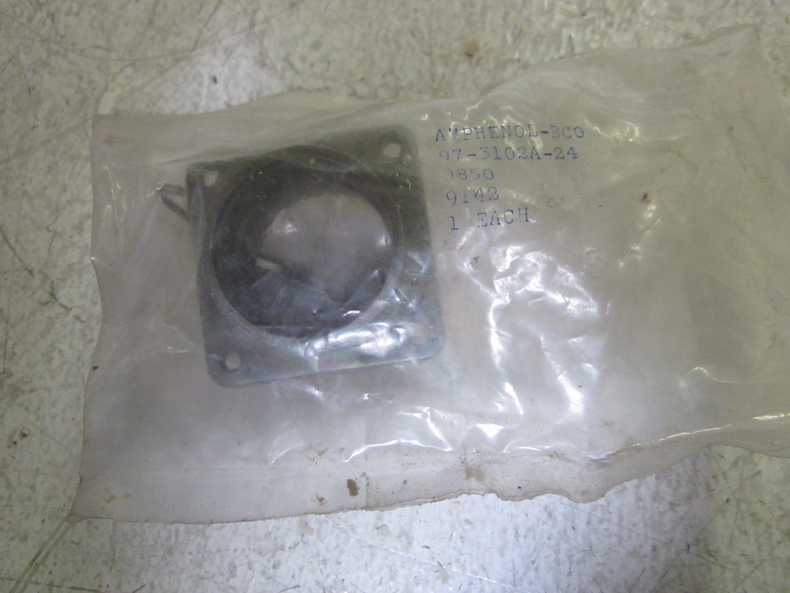 AMPHENOL 97-3102A-24 CONNECTOR * NEW IN A FACTORY BAG *