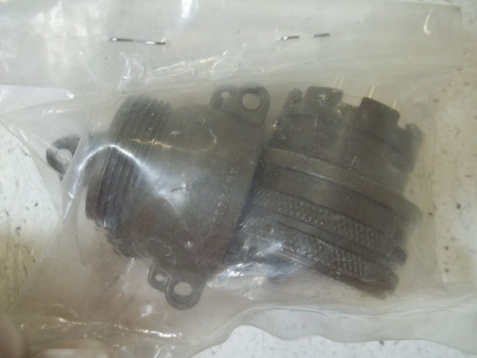 AMPHENOL 97-3106B-22 CONNECTOR *FACTORY BAG*