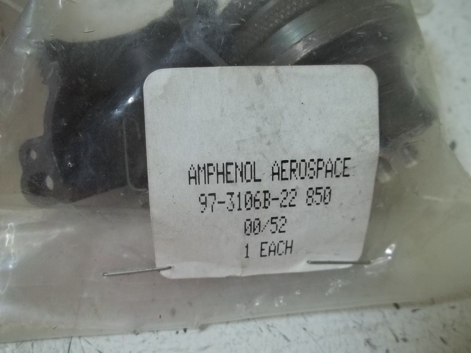 AMPHENOL 97-3106B-22 CONNECTOR *FACTORY BAG*