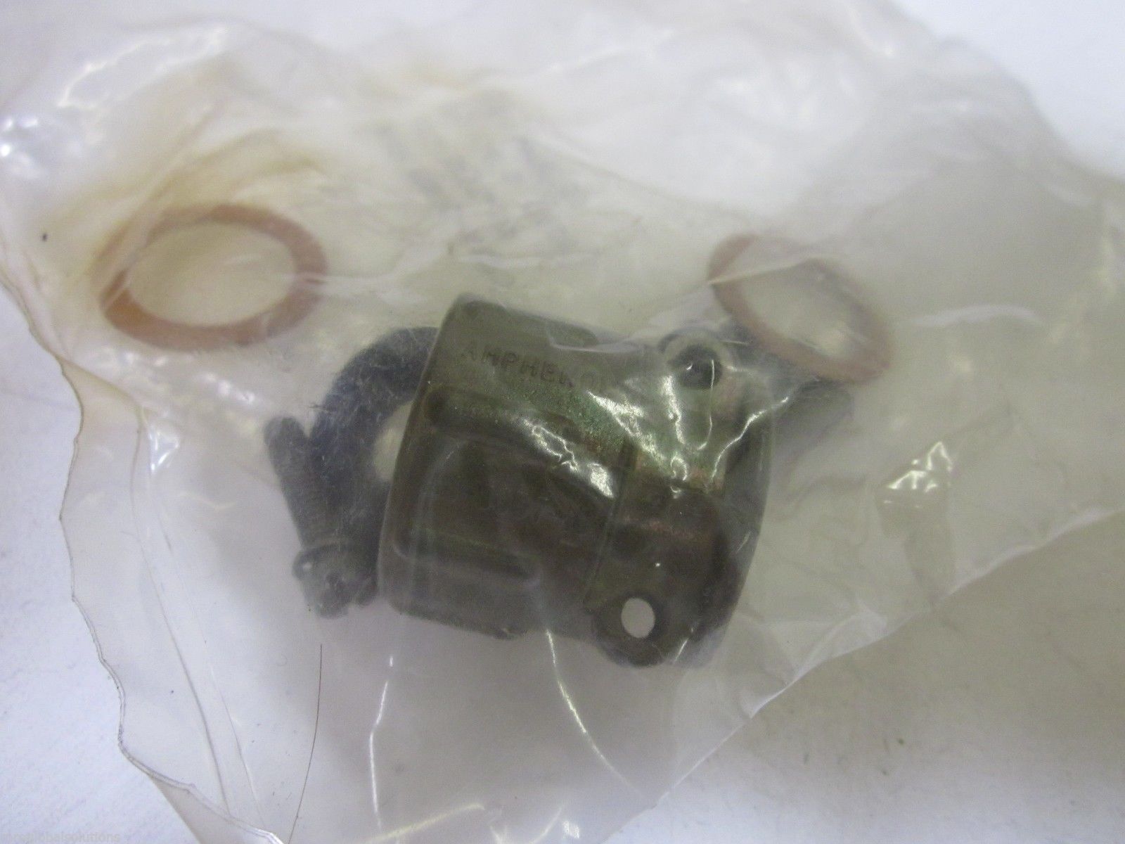AMPHENOL 97-3057-10 CONNECTOR * NEW IN FACTORY BAG *