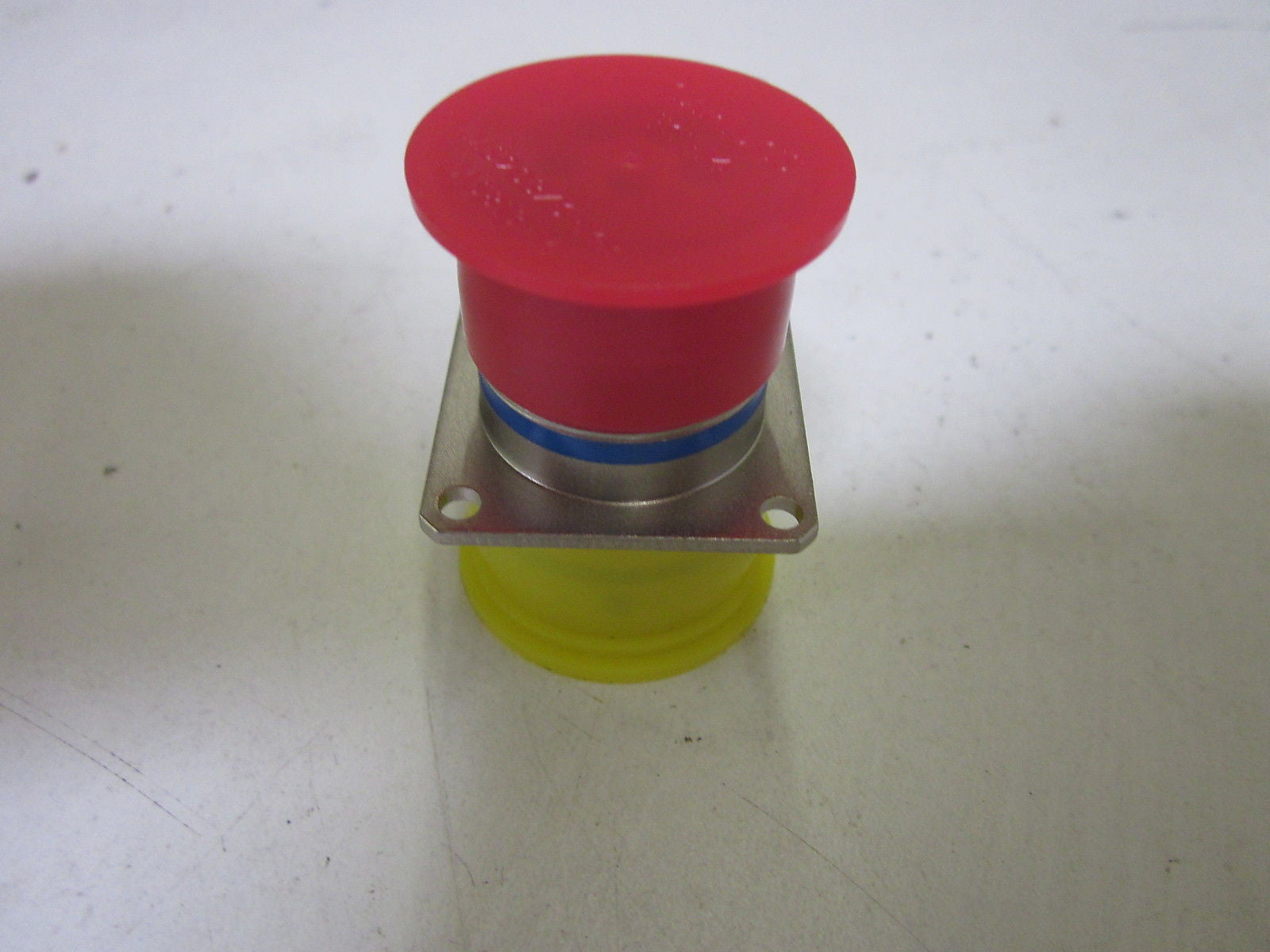 AMPHENOL 9801 MS3470L14-5P *NEW NO BOX*