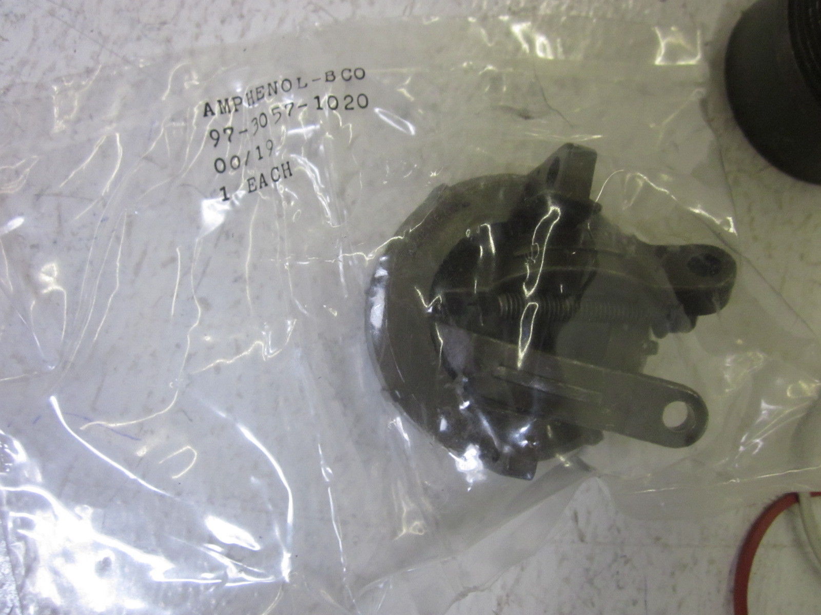 AMPHENOL GTC06AF-32-73PW w/ no pins NSNP