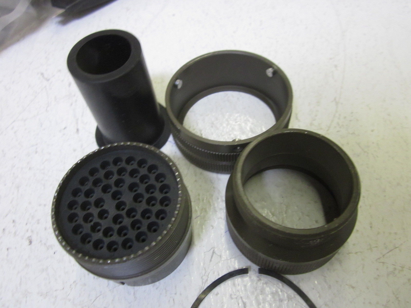 AMPHENOL GTC06AF-32-73PW w/ no pins NSNP