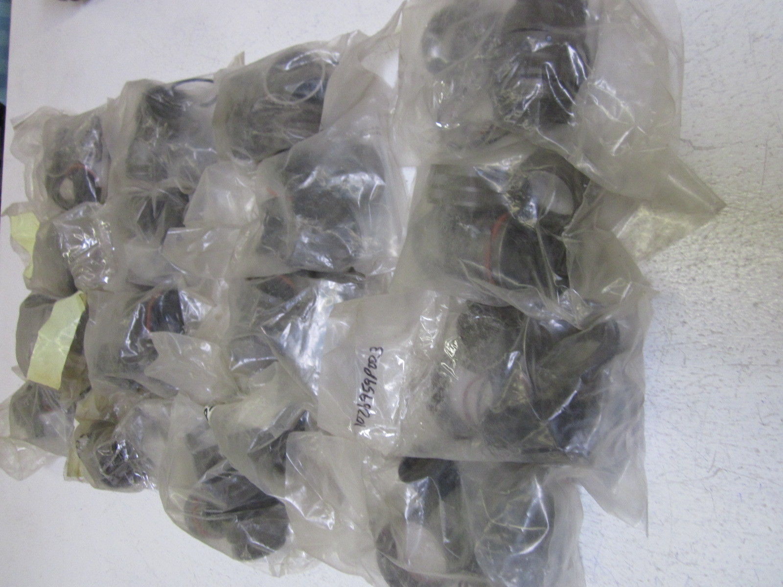 AMPHENOL GTC06AF-32-73PW w/ no pins NSNP