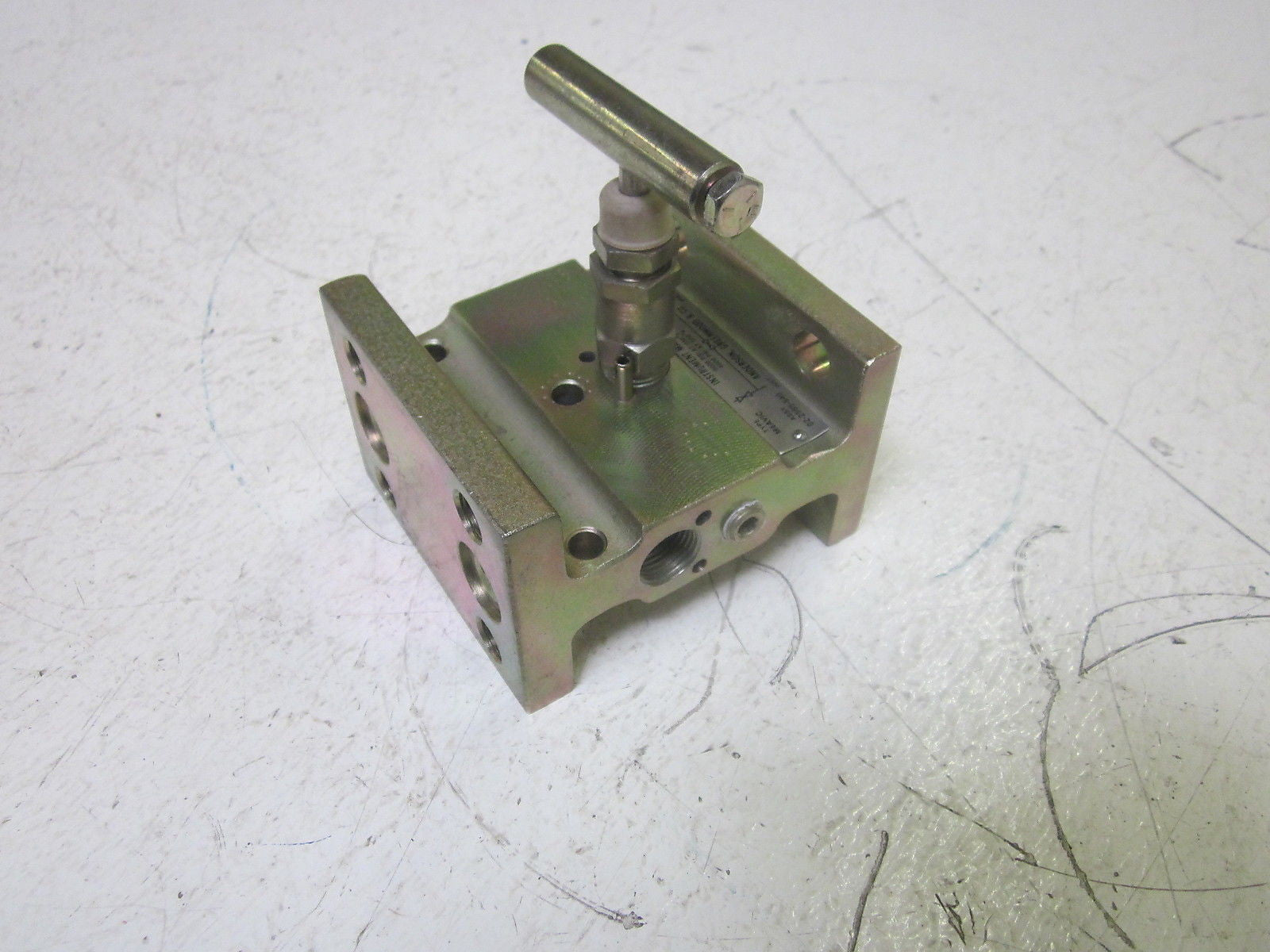 ANDERSON, GREENWOOD CO. M4AVIC MANIFOLD 02-2565-540 *USED*