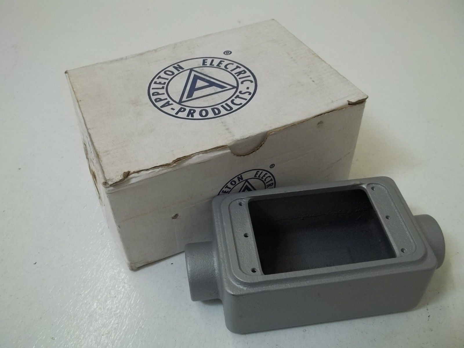 APPLETON APP FSC-1-75 3/4" MALL IRON *NEW IN BOX*