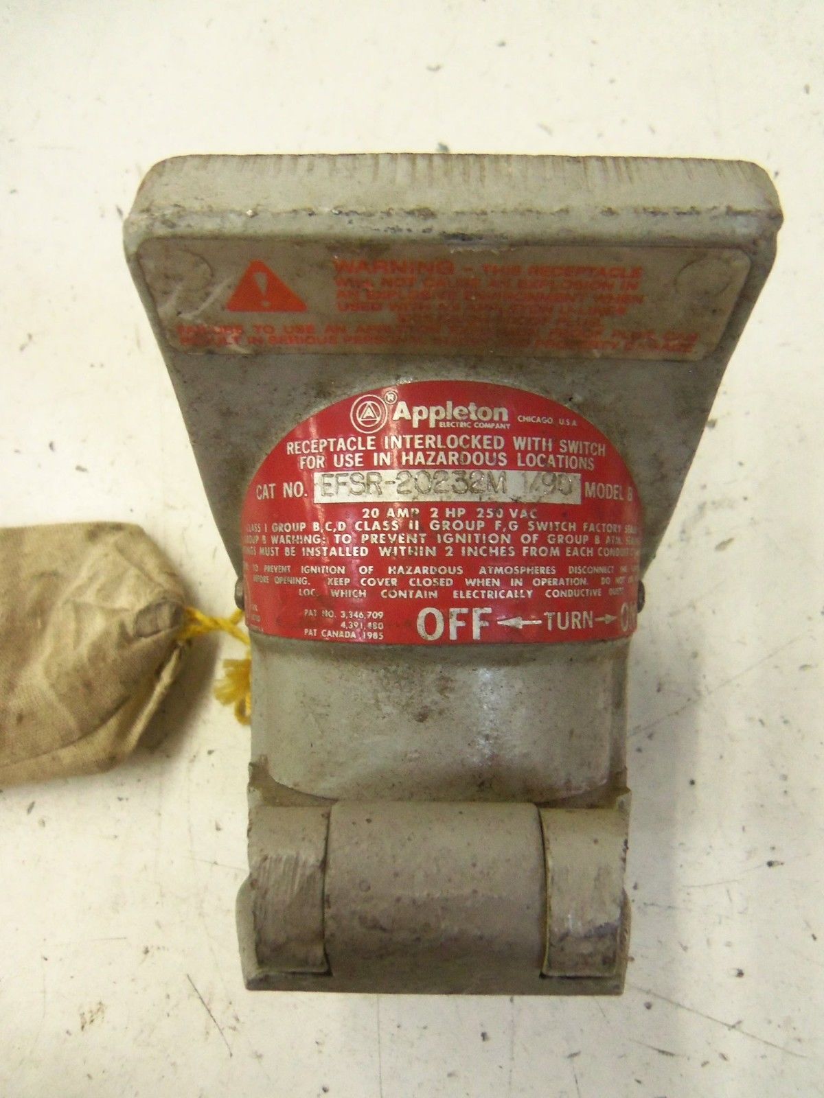 APPLETON EFSR-20232M 1/90 RECEPTACLE INTERLOCKED WITH SWITCH *NEW NO BOX*