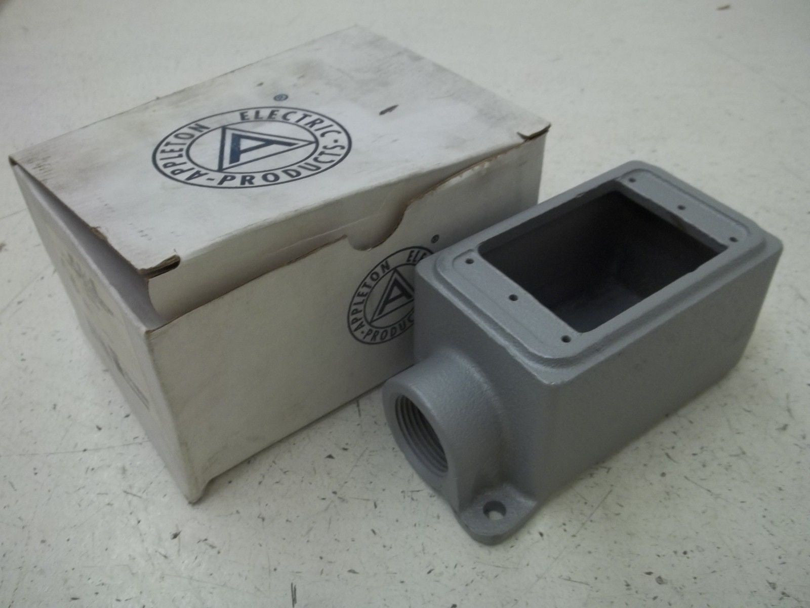 APPLETON FD-1-100 1" MALL IRON *NEW IN BOX*