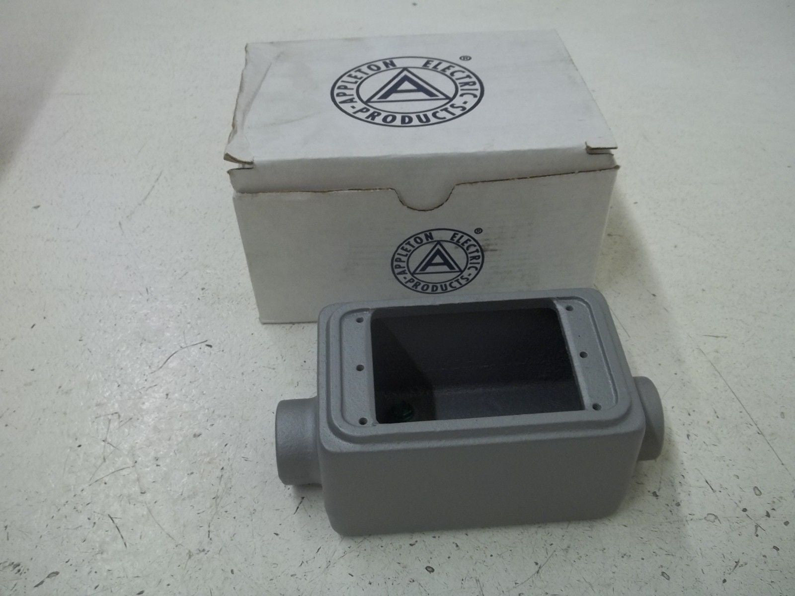APPLETON FDC-1-75 3/4" MALL IRON *NEW IN BOX*