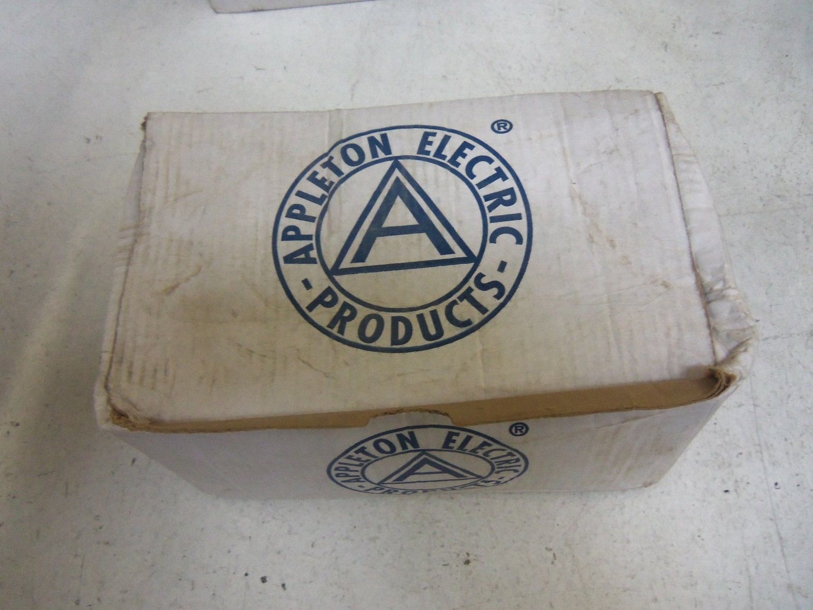 APPLETON LR67 CONDUIT *NEW IN BOX*