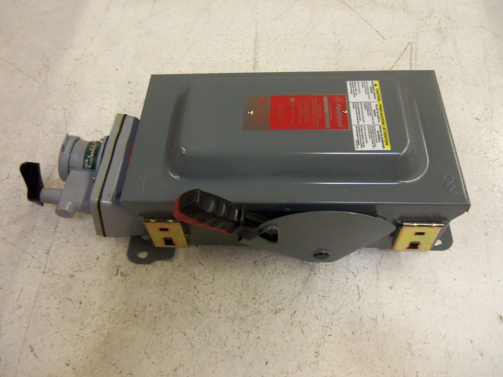 APPLETON WSRD3352SQ DISCONNECT WITH RECEPTACLE *NEW IN BOX*