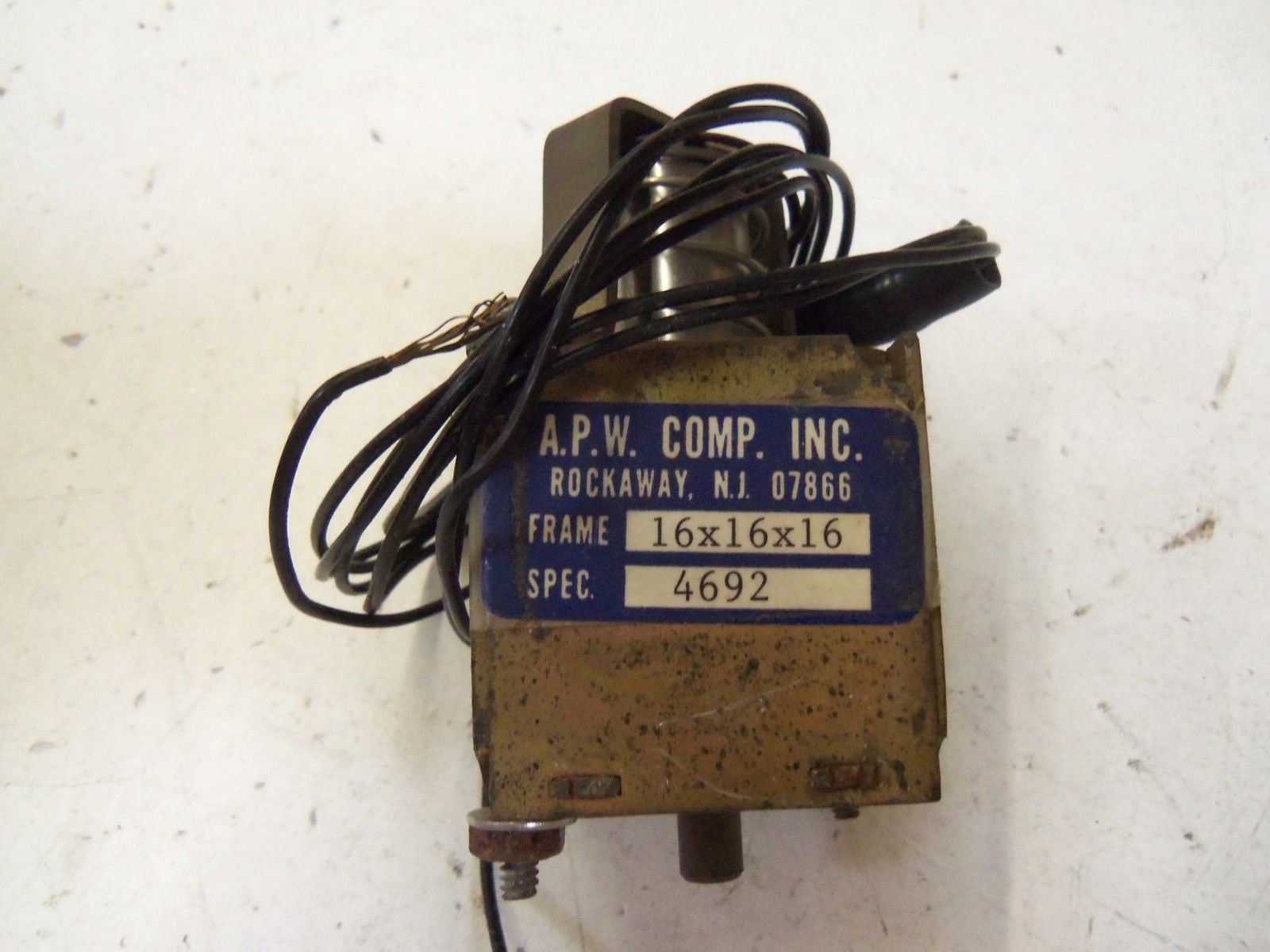 A.P.W. COM INC. 4692 *USED*