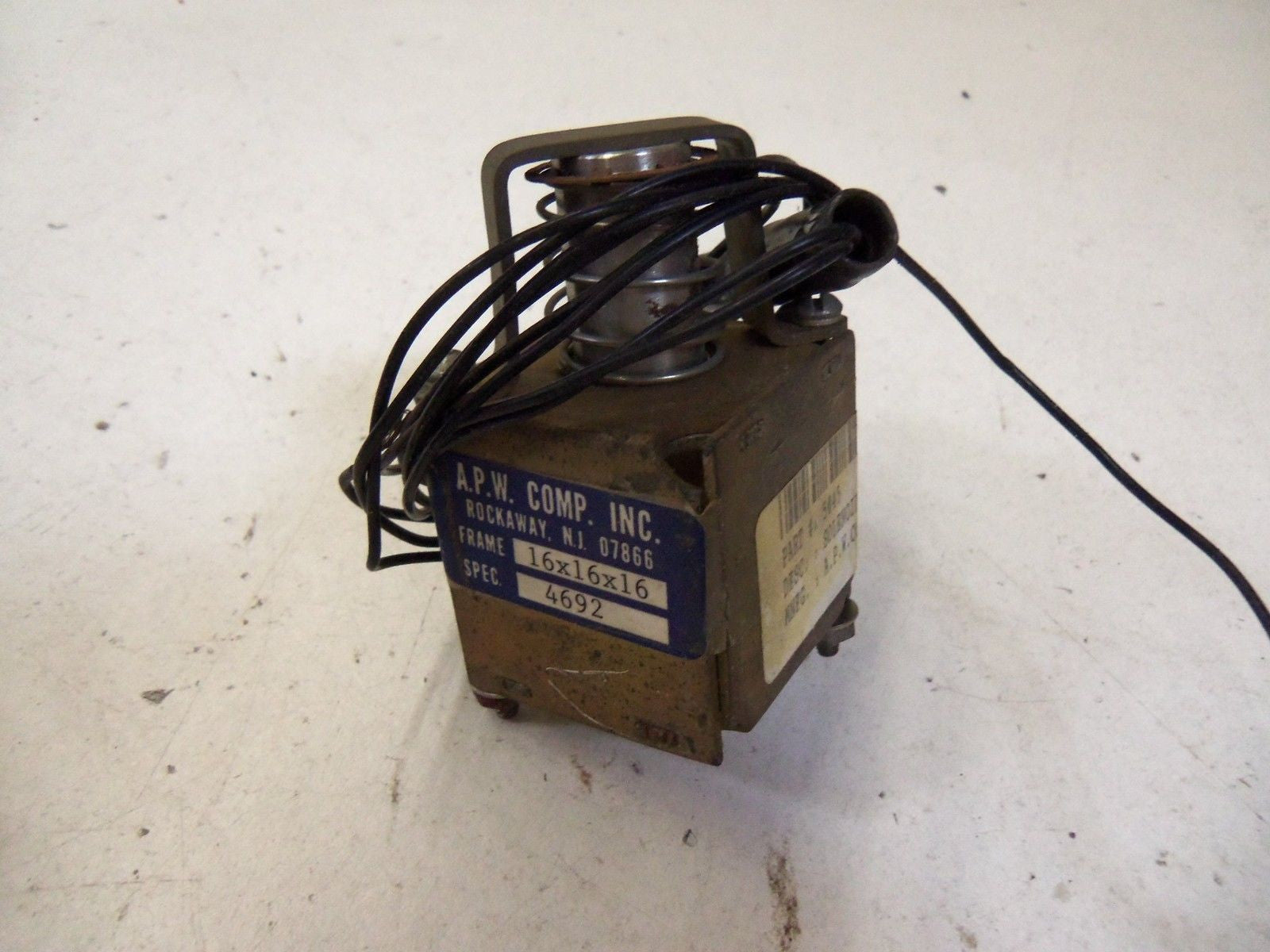 A.P.W. COM INC. 4692 *USED*