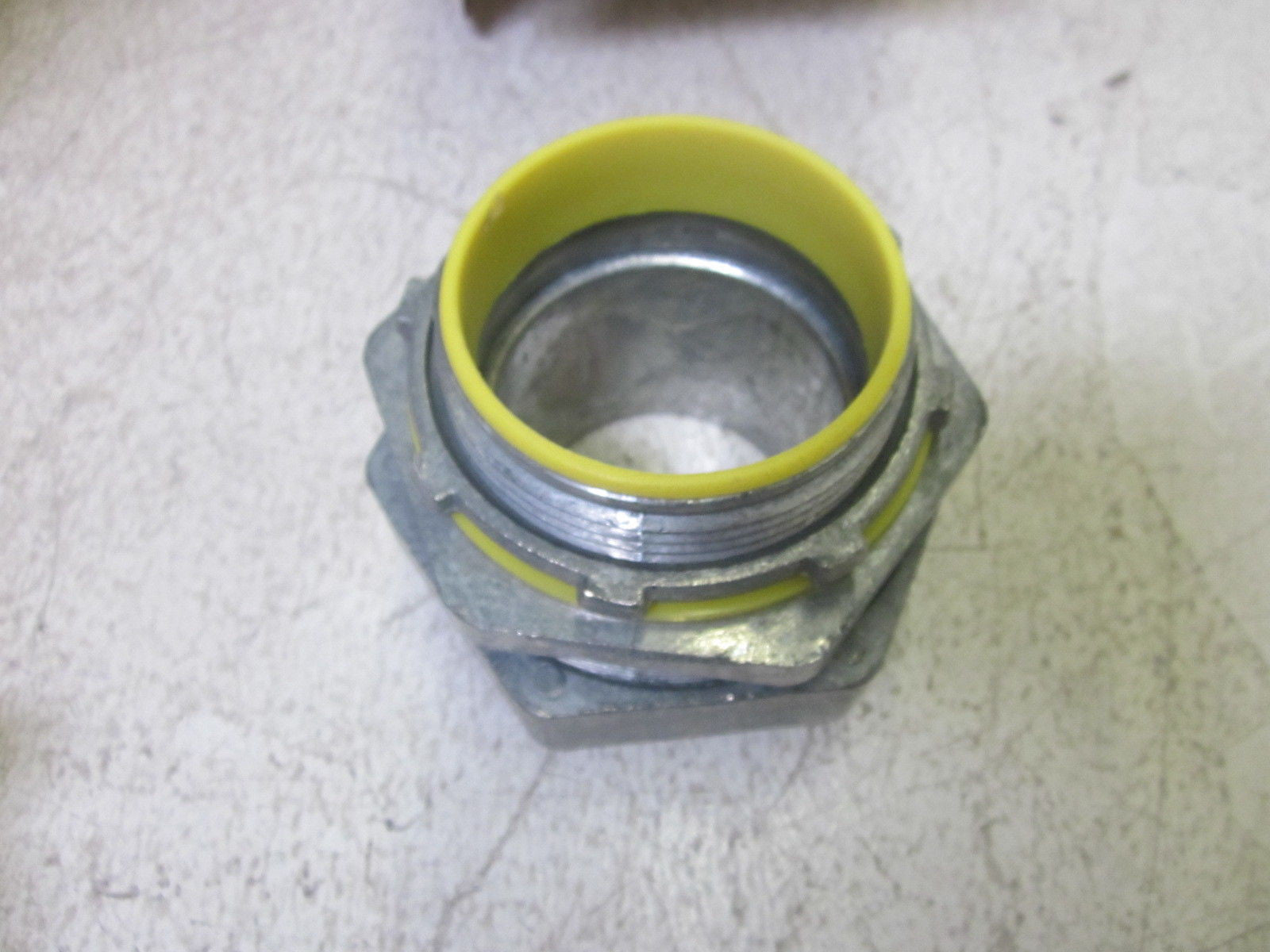 ARLINGTON IND. LT250 2 1/2 CONNECTOR *NEW IN BOX*