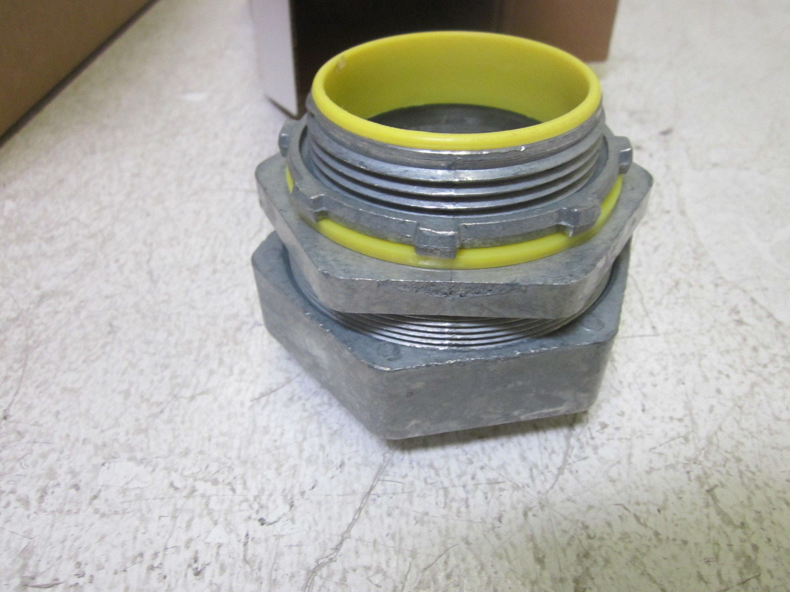 ARLINGTON IND. LT250 2 1/2 CONNECTOR *NEW IN BOX*