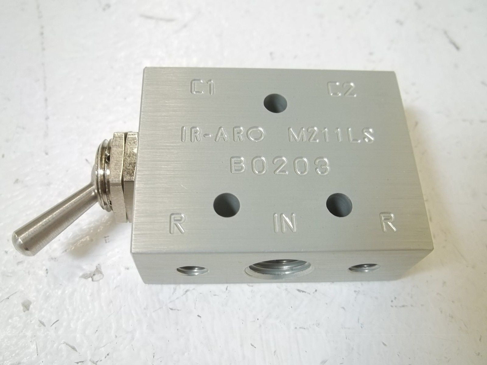 ARO M211LS-G VALVE, PNEUMATIC *NEW IN BOX*
