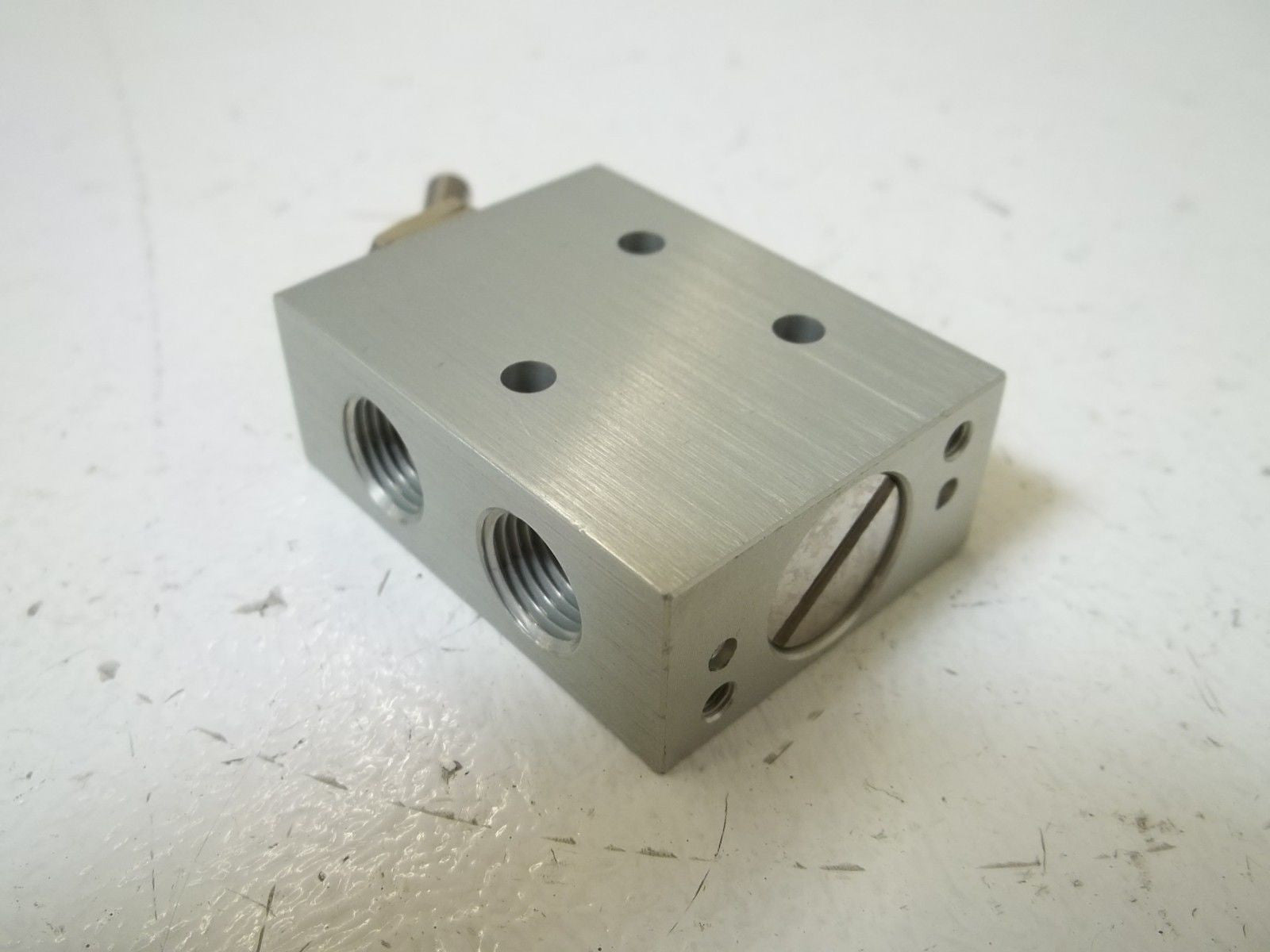 ARO M211LS-G VALVE, PNEUMATIC *NEW IN BOX*