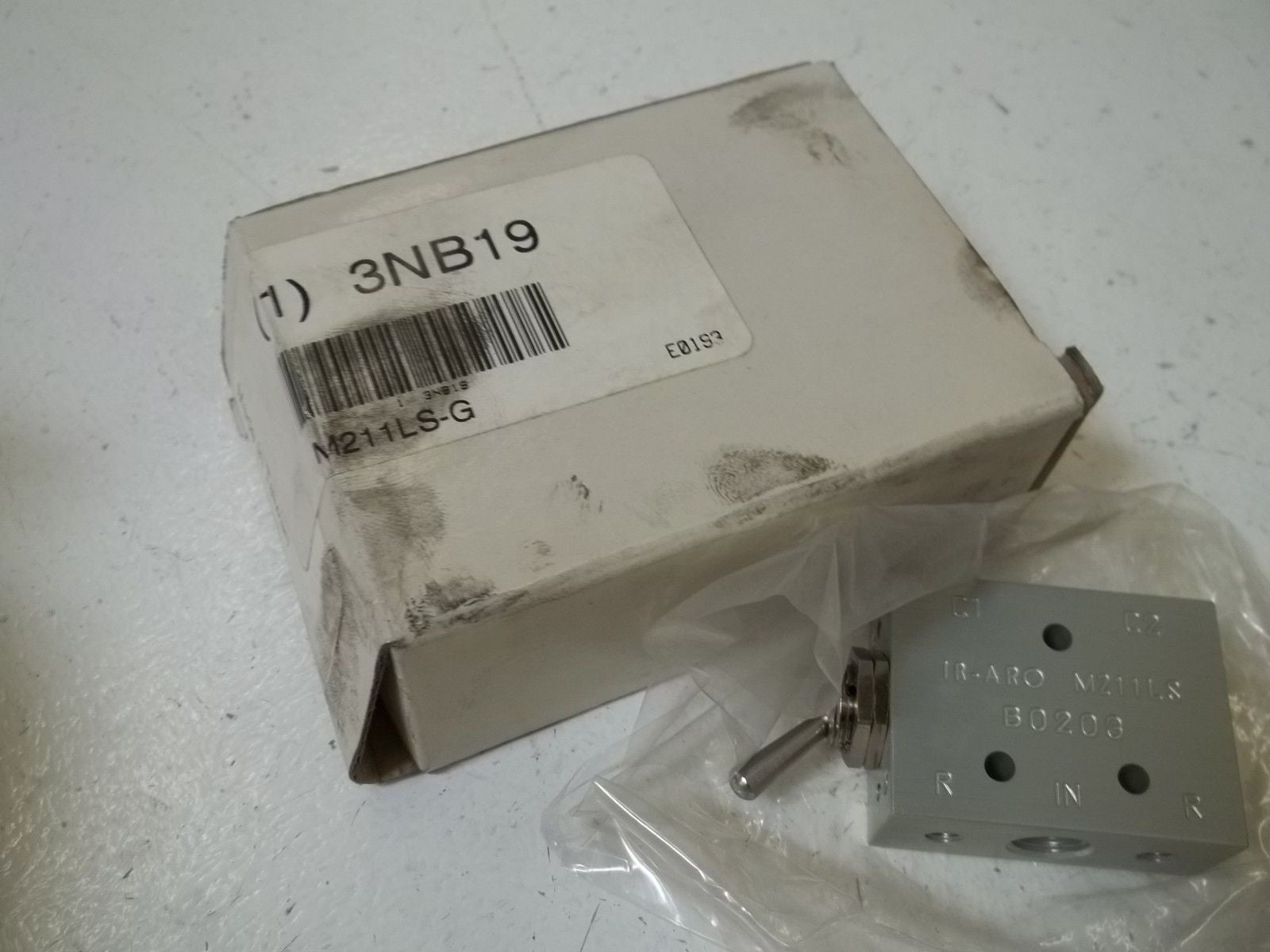 ARO M211LS-G VALVE, PNEUMATIC *NEW IN BOX*